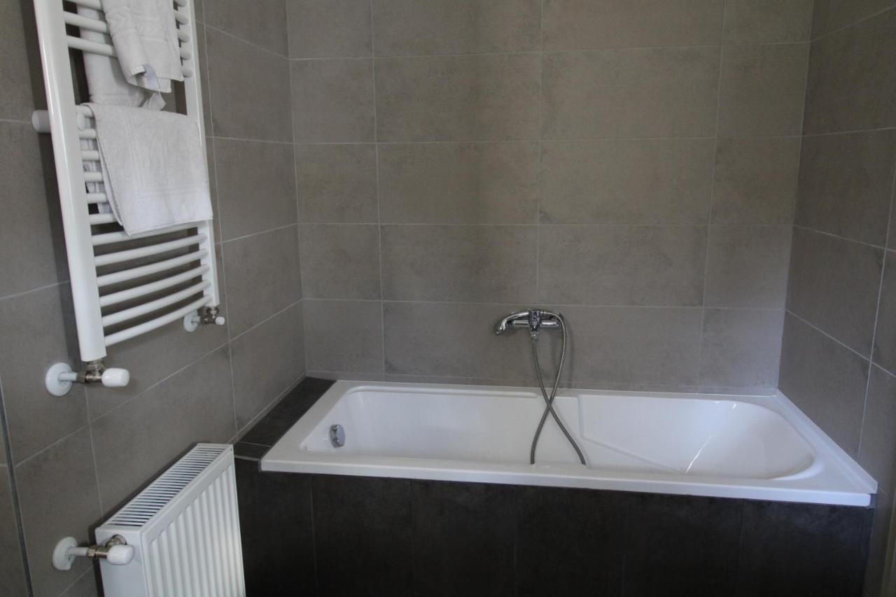 Appartement Garden Apartman House à Pécs Extérieur photo